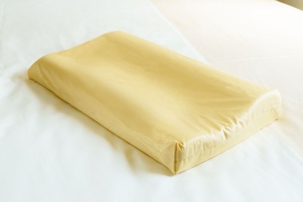 画像1: ※入荷待ち　低反発　黄枕　Low Rebounding Pillow 【宅配便100】 (1)